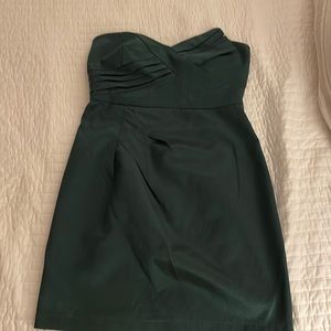 Green dress, sleeveless